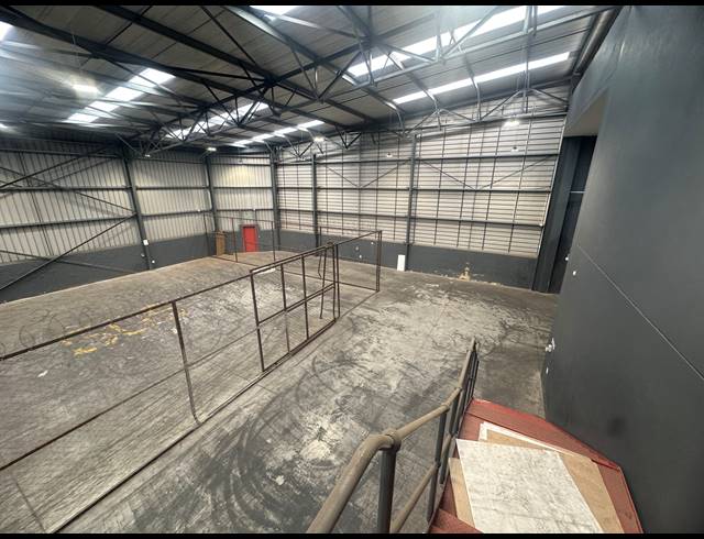 2,344M² WAREHOUSE FOR SALE IN JET PARK